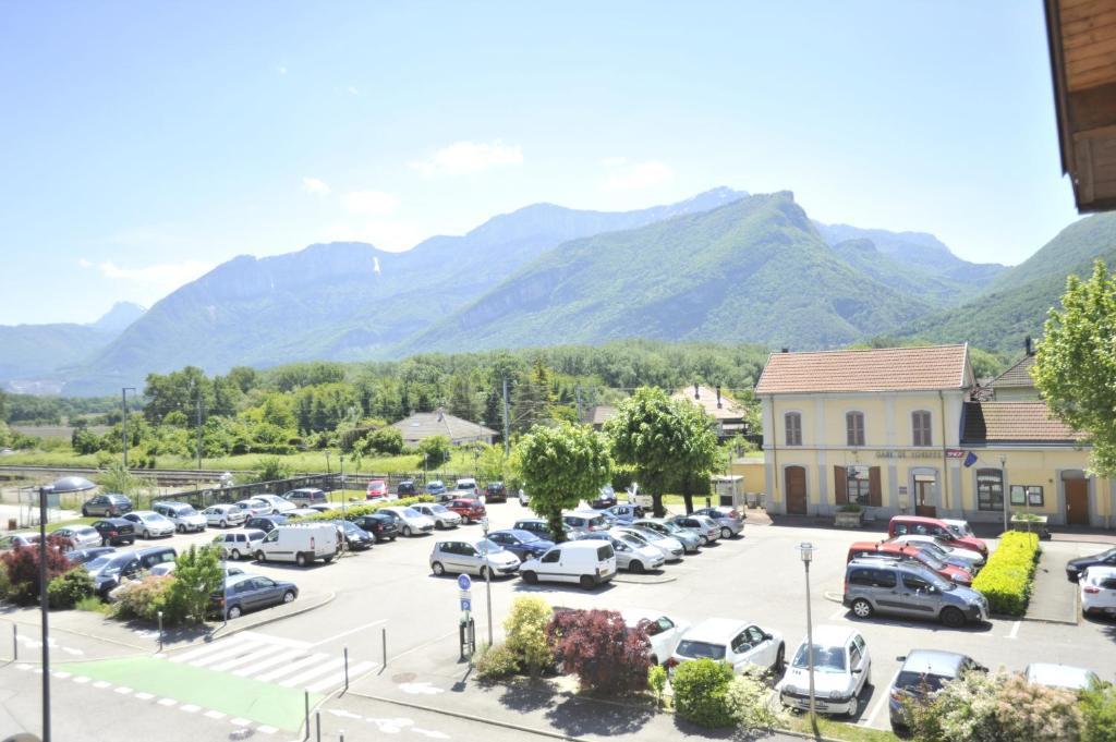 Alp'Hotel Voreppe Eksteriør bilde